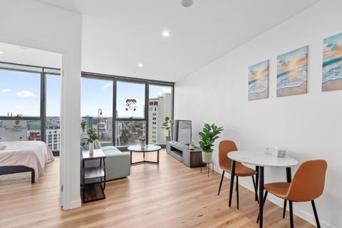 RiverViews 1BR 1BA Skytower Apt With Pool, Gym, Sauna - Sunshine Coast Guide 0