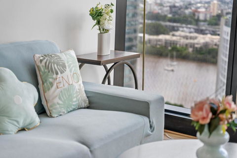 RiverViews 1BR 1BA Skytower Apt With Pool, Gym, Sauna - Sunshine Coast Guide 2