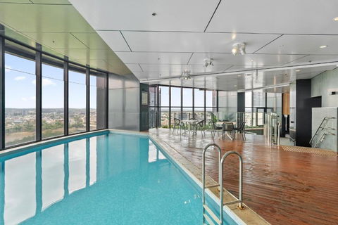 RiverViews 1BR 1BA Skytower Apt With Pool, Gym, Sauna - Sunshine Coast Guide 3