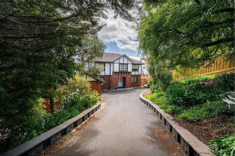 Riveting House With Incredible Water-view At SandyBay - Sunshine Coast Guide 0