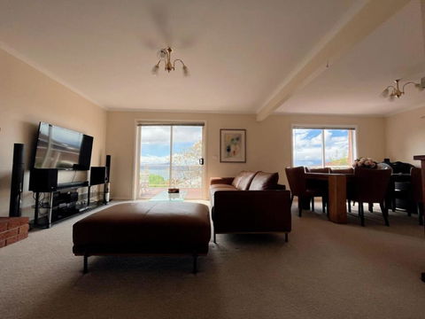 Riveting House With Incredible Water-view At SandyBay - Sunshine Coast Guide 3