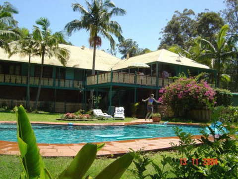 Riviera Bed & Breakfast - Sunshine Coast Guide 2