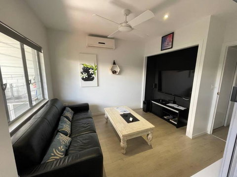 Relax At Trinity Beach Getaway, Blue Lagoon, Trinity Beach - Sunshine Coast Guide 2