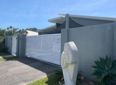 Relax At Trinity Beach Getaway, Blue Lagoon, Trinity Beach - Sunshine Coast Guide 1