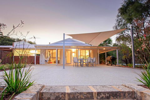 Salt Life - Sunshine Coast Guide 0