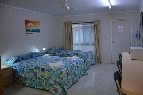 Rover Motel - Sunshine Coast Guide 3