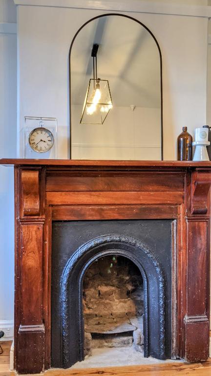 Roseland Cottage - CBD Heritage - Sunshine Coast Guide 1