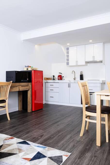 Salamanca Getaway Battery Point - Sunshine Coast Guide 0