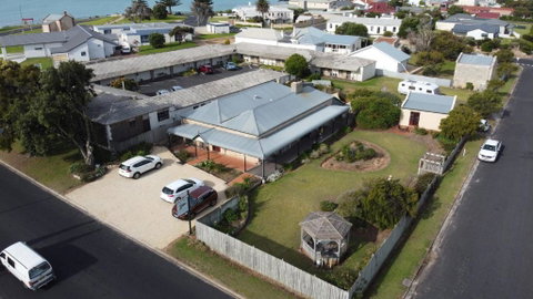 Robe House Heritage Accommodation - Sunshine Coast Guide 3