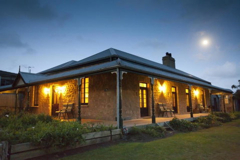Robe House Heritage Accommodation - Sunshine Coast Guide 0