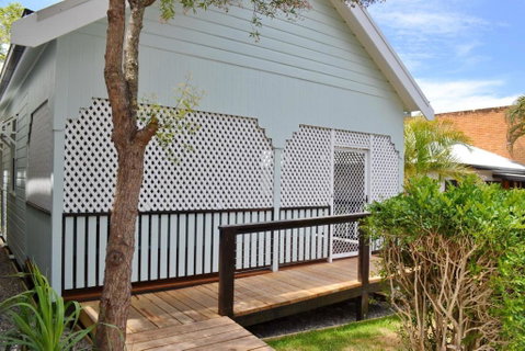 Rockleigh - Bring Your Own Linen. - Sunshine Coast Guide 0