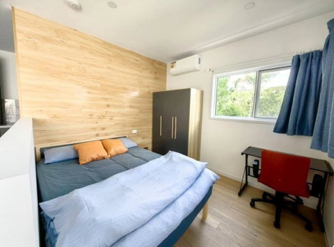 Roger Home - Sunshine Coast Guide 0