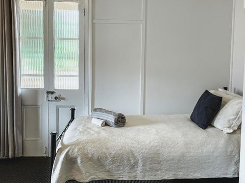 Roma Cottage On Roma Orchard - Sunshine Coast Guide 3