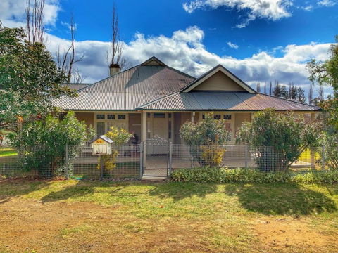 Roma Cottage On Roma Orchard - Sunshine Coast Guide 0