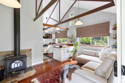 Romantic Lakeview Cottage - Sunshine Coast Guide 3