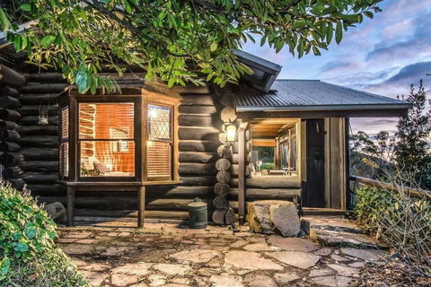 Romantic Retreat In The Dandenong Mountains - Sunshine Coast Guide 0