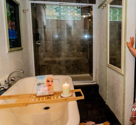 Romantic Retreat In The Dandenong Mountains - Sunshine Coast Guide 2