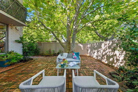 Romantic Retreat With Garden - Sunshine Coast Guide 1