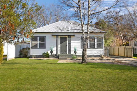 Ronelle Cottage - Sunshine Coast Guide 0
