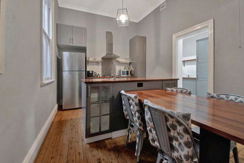 Rose Cottage - Stroll To CBD, Leafy Setting - Sunshine Coast Guide 1