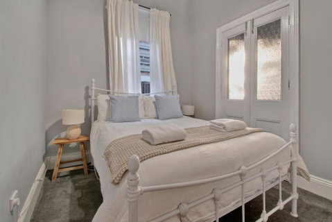 Rose Cottage - Stroll To CBD, Leafy Setting - Sunshine Coast Guide 2