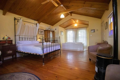 Rose Petal Cottage - Sunshine Coast Guide 0