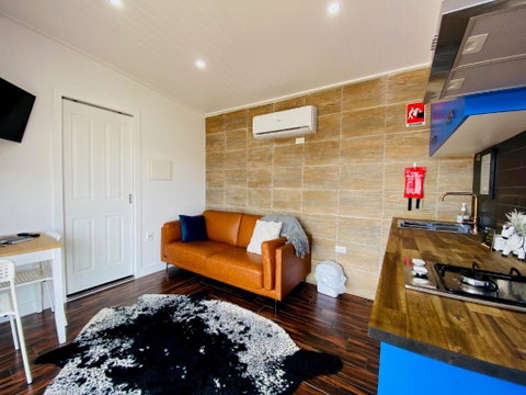 Rose Quartz - 1 Bed With Mountain Views - Kundalini Lodge - Sunshine Coast Guide 3