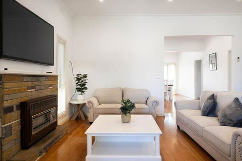 Rosebud Reset - A Beachside Group Getaway - Sunshine Coast Guide 1