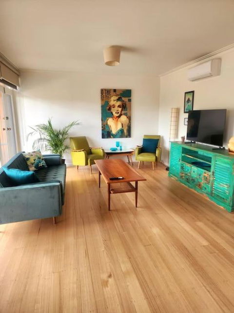 Rosebud Retro Retreat - Sunshine Coast Guide 0
