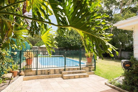 ROSEBUD SEA CENTRAL - Sunshine Coast Guide 0