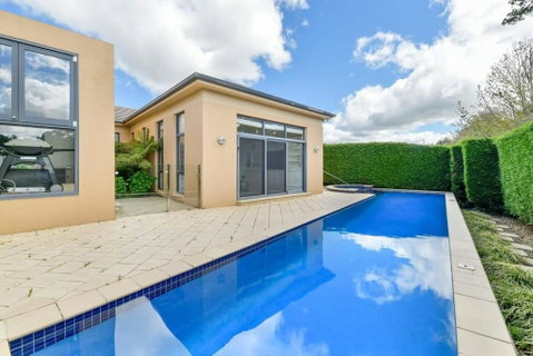 Roselawn Retreat - Pool, Incredible Views, Sleeps 8 - Sunshine Coast Guide 3
