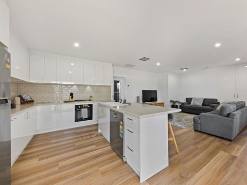 Rosella Retreat - Sunshine Coast Guide 1