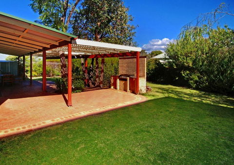 Rosewood Cottage - Sunshine Coast Guide 3