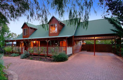 Rosewood Cottage - Sunshine Coast Guide 2