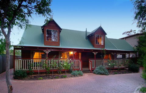Rosewood Cottage - Sunshine Coast Guide 1