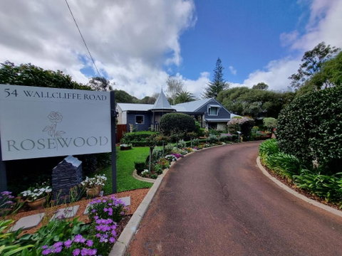 Rosewood Guesthouse - Sunshine Coast Guide 0