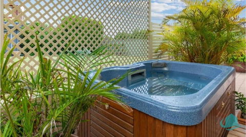 Rosies Retreat - 300m To The Sandy Shores Of Caves Beach - Sunshine Coast Guide 0