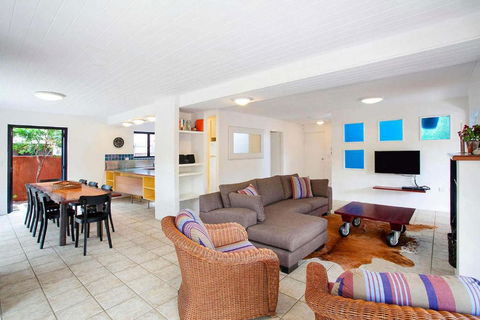 Ross Cres Spacious Private Beach House - Sunshine Coast Guide 2