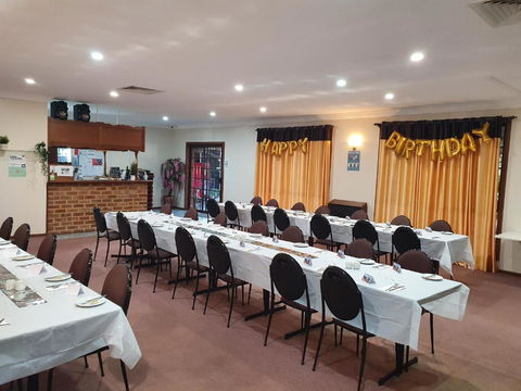 Roundhouse Motel - Sunshine Coast Guide 1