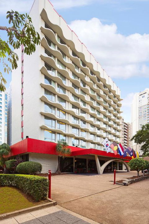 Royal On The Park - Sunshine Coast Guide 1