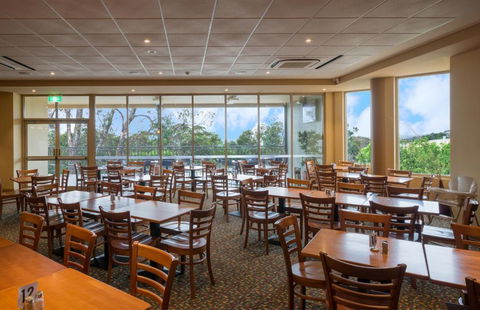 Royal Hotel - Sunshine Coast Guide 3