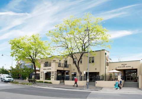 Royal Hotel - Sunshine Coast Guide 0