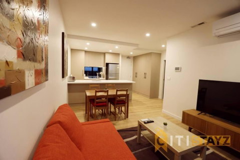Ruby Red, 1Bd 1Bth Apt - Woden CBD - Sunshine Coast Guide 0