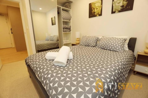 Ruby Red, 1Bd 1Bth Apt - Woden CBD - Sunshine Coast Guide 1