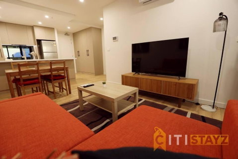 Ruby Red, 1Bd 1Bth Apt - Woden CBD - Sunshine Coast Guide 3