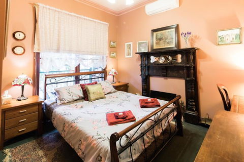 Rustic Refuge Guesthouse - Sunshine Coast Guide 3