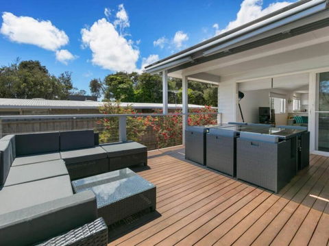 RYE/BLAIRGOWRIE FAMILY ENTERTAINER.. - Sunshine Coast Guide 0