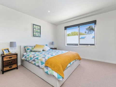 RYE/BLAIRGOWRIE FAMILY ENTERTAINER.. - Sunshine Coast Guide 1