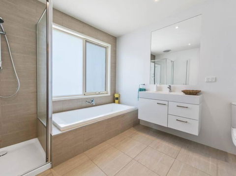 RYE/BLAIRGOWRIE FAMILY ENTERTAINER.. - Sunshine Coast Guide 2