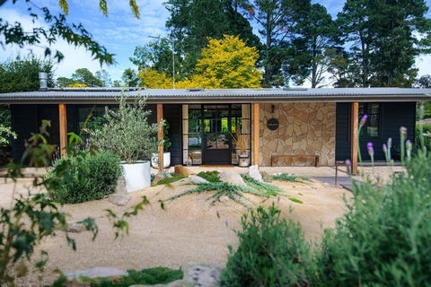 SABLE MAE Luxury Rustic Ranch - Sunshine Coast Guide 1